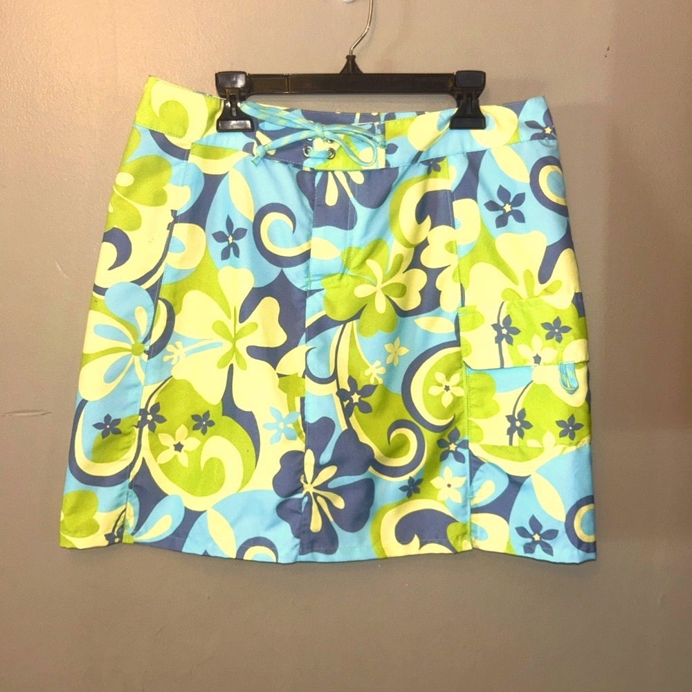 Title Nine skirt - green/blue retro floral print active skort with cargo pocket